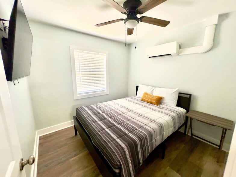 Building Photo - 216 La Paloma Pl