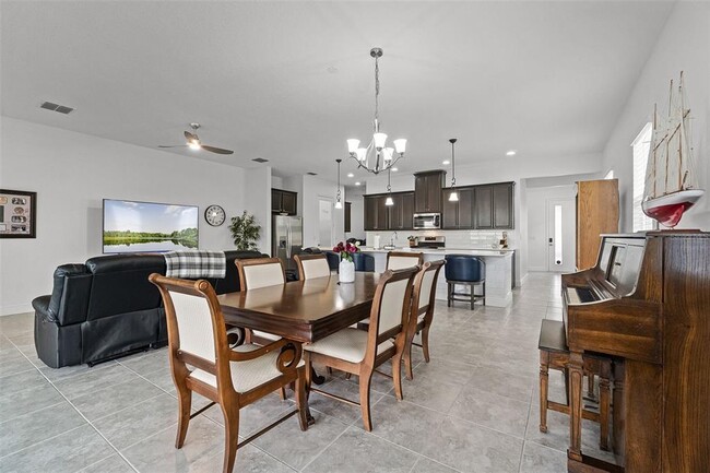 Building Photo - 5013 E Fountainwood Dr