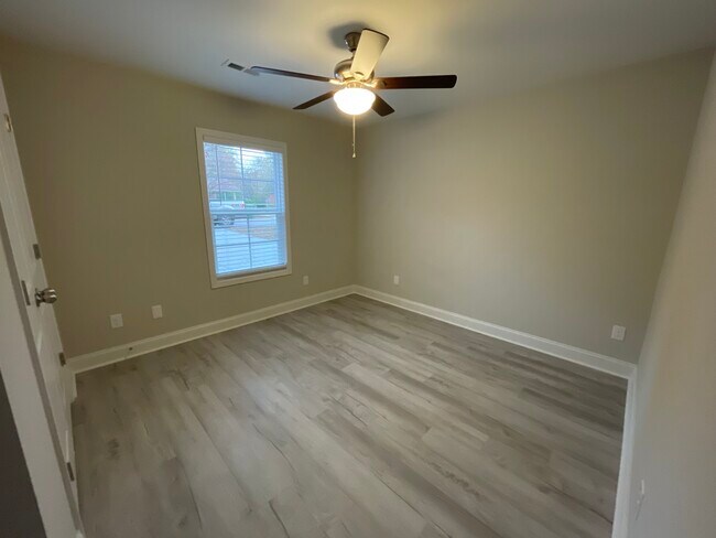 Building Photo - 1351 Virginia Acres