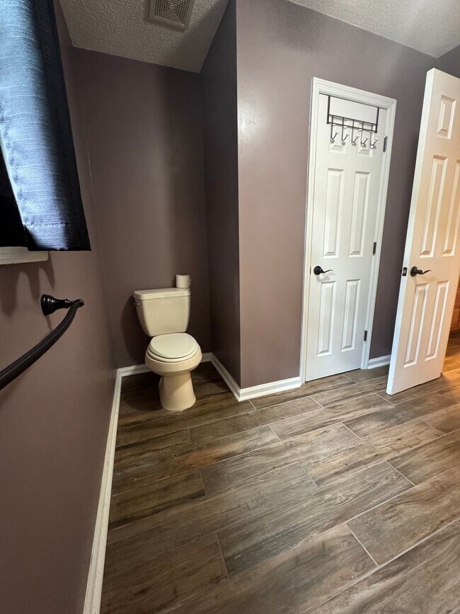 Building Photo - 2000/3 br/2.5 ba/bonus room/office 2,330 sqft