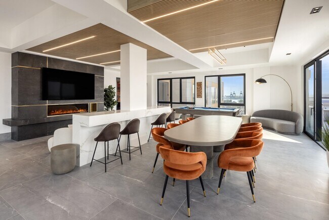 Building Photo - 285 BROADWAY