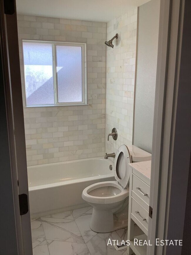 Building Photo - 13666 E Dakota Ave