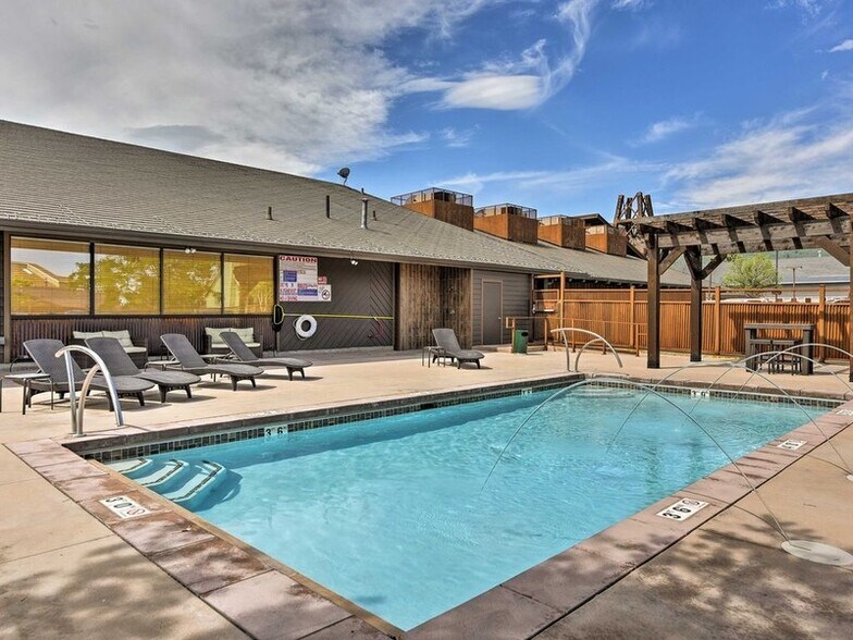 Building Photo - 2245 Sidewinder Dr