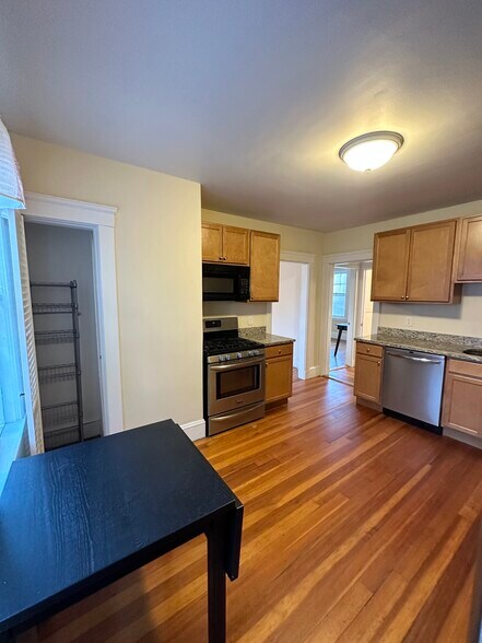 Building Photo - 7 Stedman St