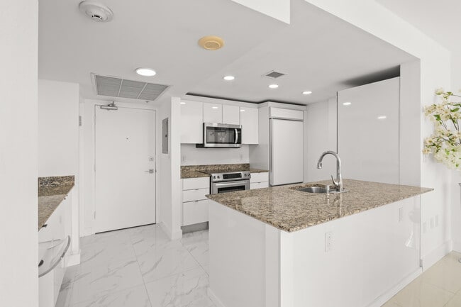 Building Photo - 10275 Collins Ave