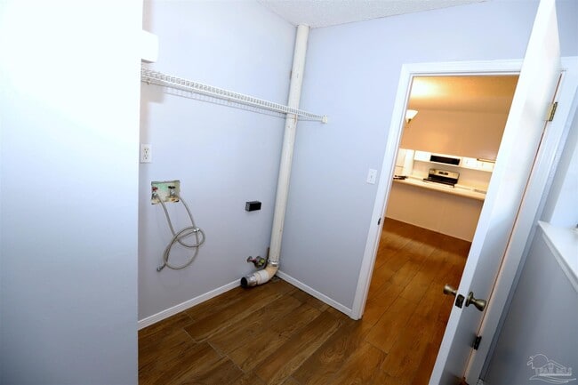 Building Photo - 648 Green Pine Dr