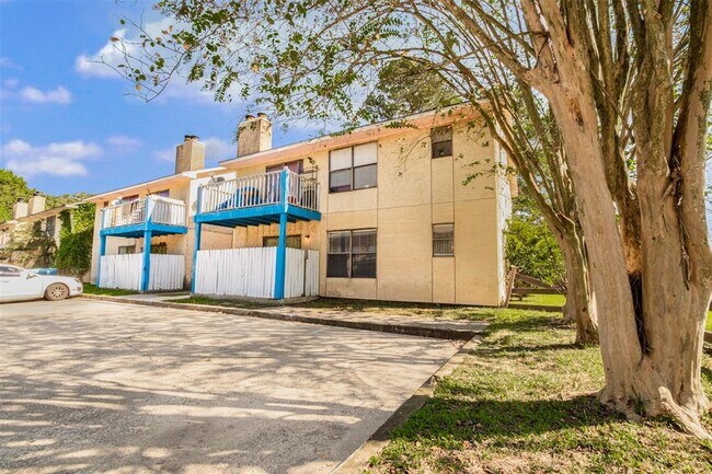 Building Photo - 3229 Hirschfield Rd