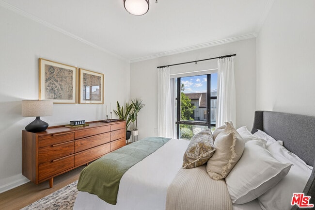 Building Photo - 290 N Hudson Ave