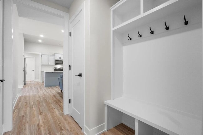 Building Photo - 2713 Misty Flower Dr