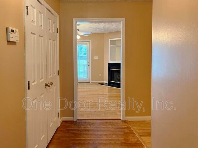 Building Photo - 134 Point O Woods