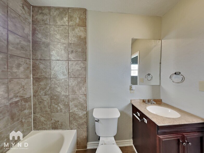 Building Photo - 11807 Roandale Dr