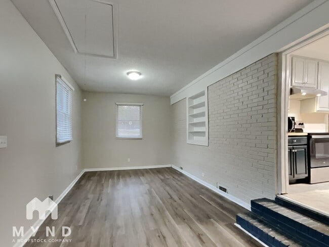 Building Photo - 121 Nicklaus Dr