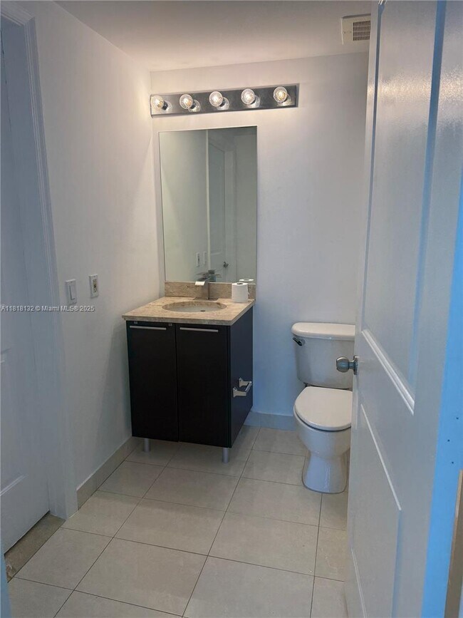 Building Photo - 480 NE 30th St