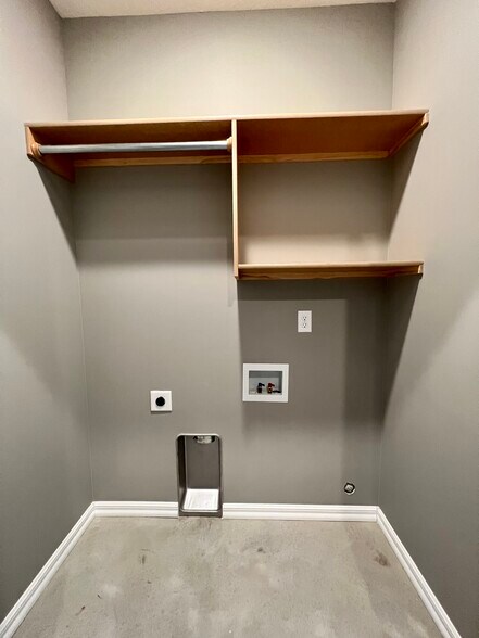 Building Photo - 4801 N Hillside Ct