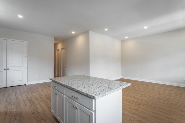 Building Photo - 2017 S Lyerly St