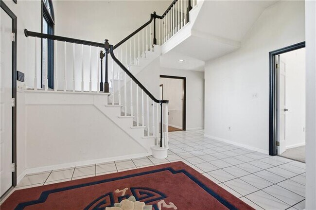 Building Photo - 2501 Birchwood Ct