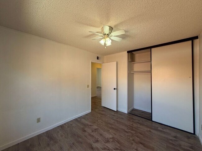 Building Photo - 720 Valley Crest Dr