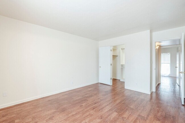 Building Photo - 3 Bed 2.5 Bath Pet-Friendly Retreat by The...