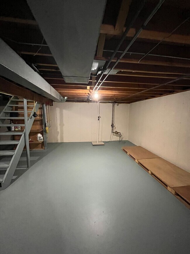 Building Photo - 5509 Midvale Dr
