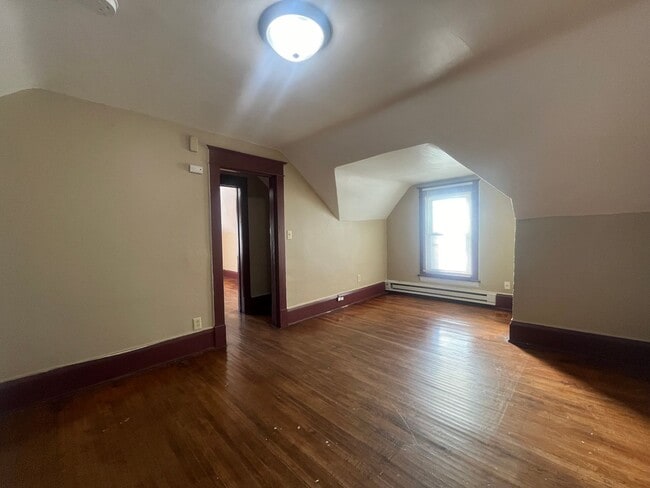 Building Photo - 125 Como Ave