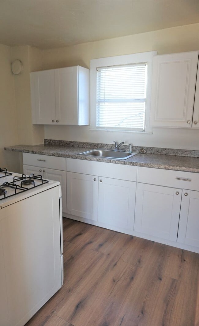 Building Photo - 523 SW 26