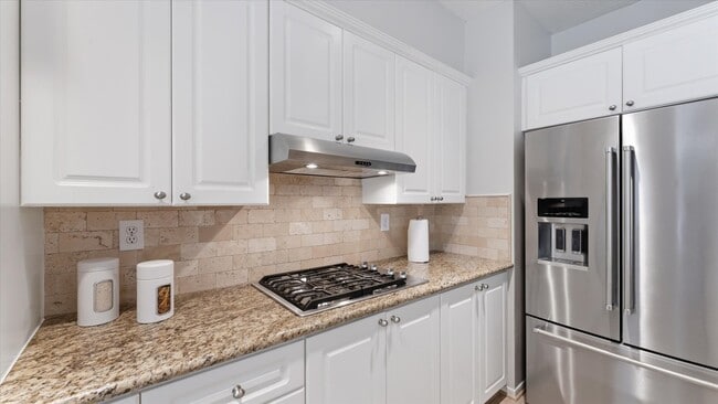 Building Photo - 34 Candle Pine Pl