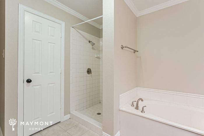 Building Photo - 3000 Huntington Ct