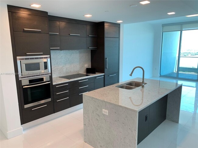 Building Photo - 900 Biscayne Blvd