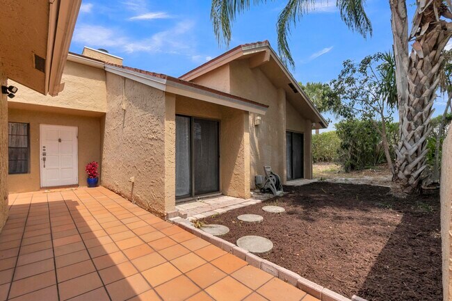 Building Photo - 23265 Boca Club Colony Cir
