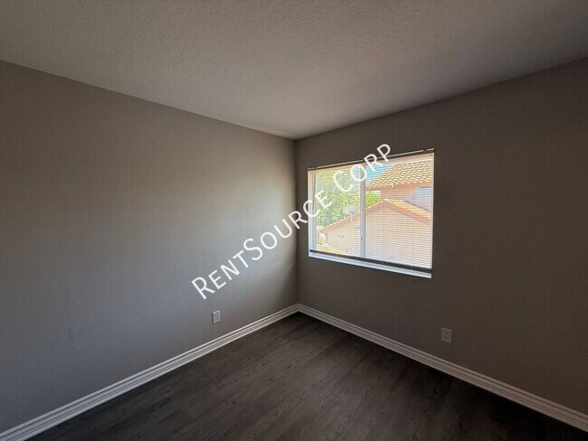Building Photo - 40055 Castana Ln