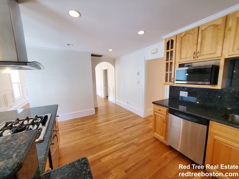 Building Photo - 8 White Ave