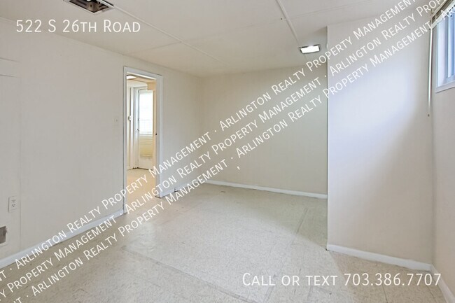 Building Photo - 522 S 26th Rd