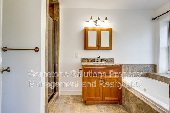 Building Photo - 502 32nd Ave S