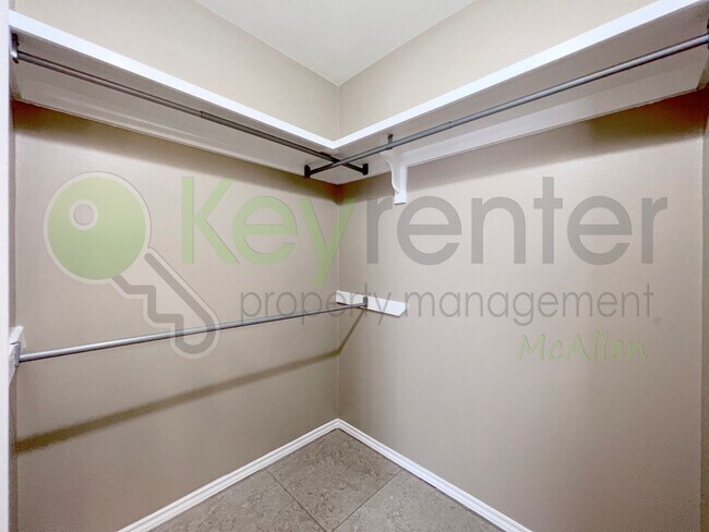 Building Photo - Beautiful 3b /2 bath home in McAllen