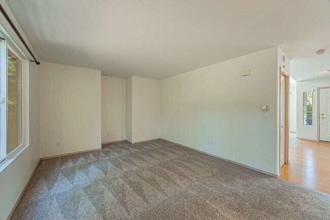 Building Photo - **NO SHOWINGS AT THIS TIME. WE HAVE A PEND...