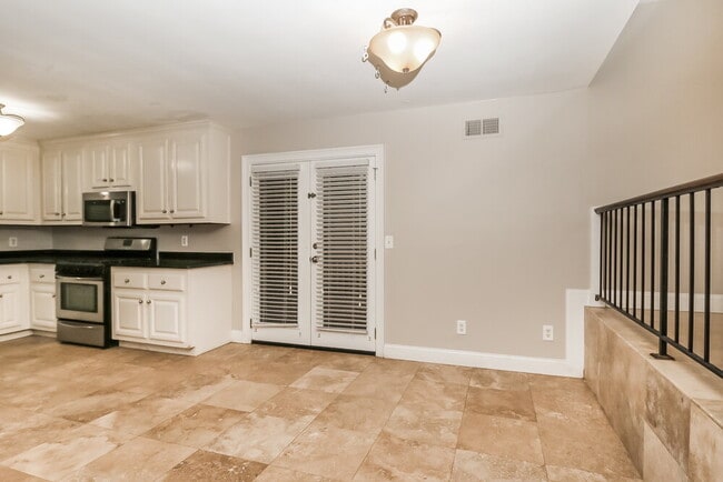 Building Photo - 978 Mainstreet Lake Dr