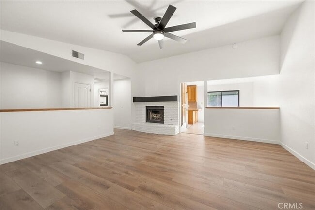 Building Photo - 836 Casals Dr