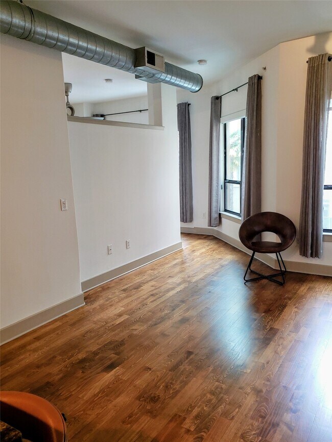 Building Photo - 1901 Post Oak Blvd