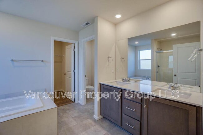 Building Photo - 4945 NE 24th Ave