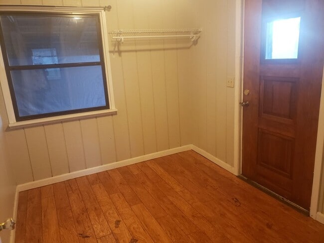 Building Photo - Rustic 1 Bedroom Single Family Home in Elizabethtown!