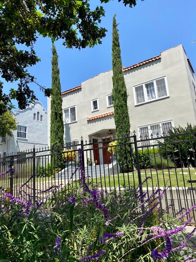 Building Photo - 162 S Catalina St