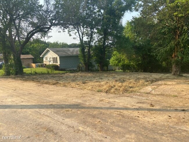 Building Photo - 2 br, 1 bath House - 2034 Pearl Dr