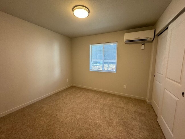 Building Photo - Newer 3 Bed 2 Bath Home In Roseburg