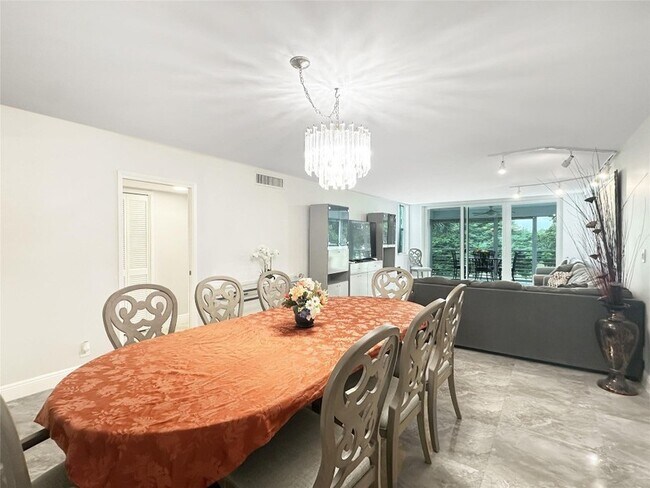 Building Photo - 3505 Oaks Way