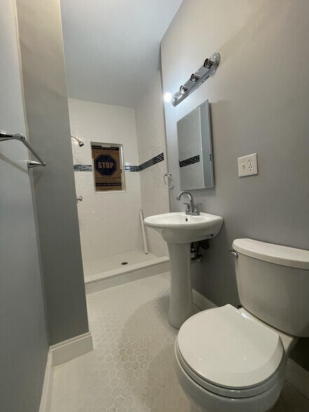 Building Photo - 16 Wallingford Rd