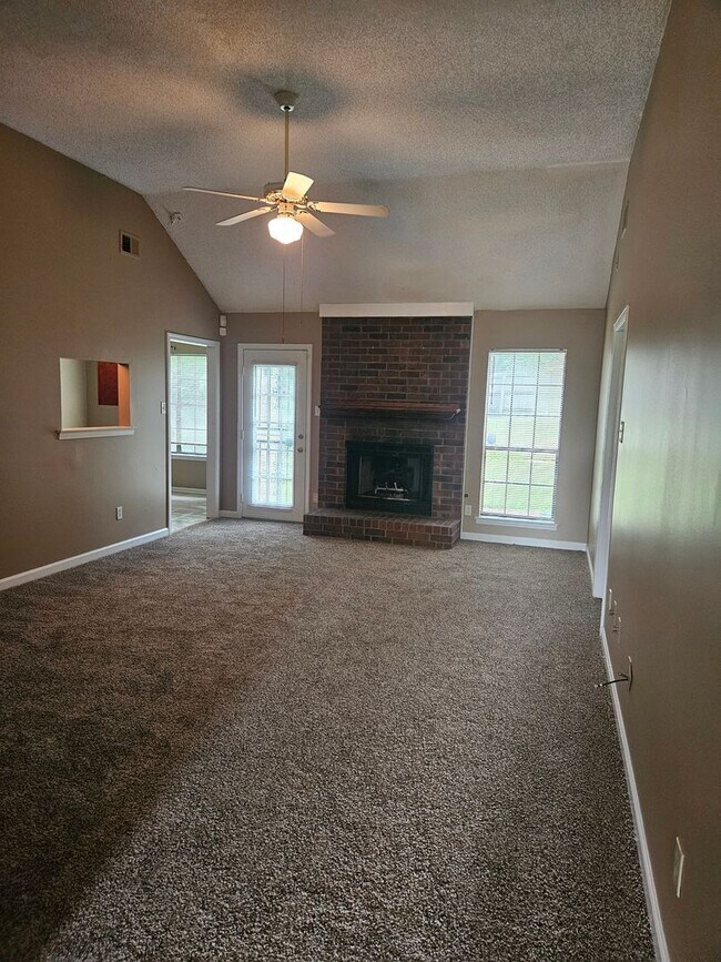 Building Photo - Under Repair