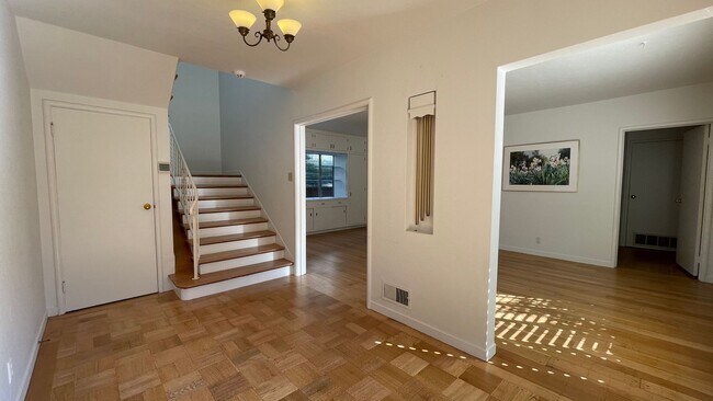 Building Photo - 2962 Gibbons Dr