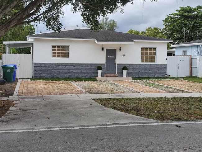 Primary Photo - 630 Tamiami Canal Rd