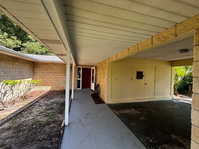 Building Photo - 2/2 Fully Renovated Home in Silver Springs Shores