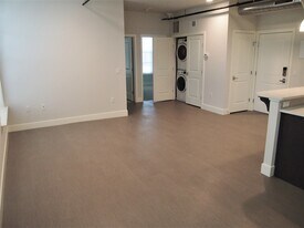 Building Photo - 55 N Water St